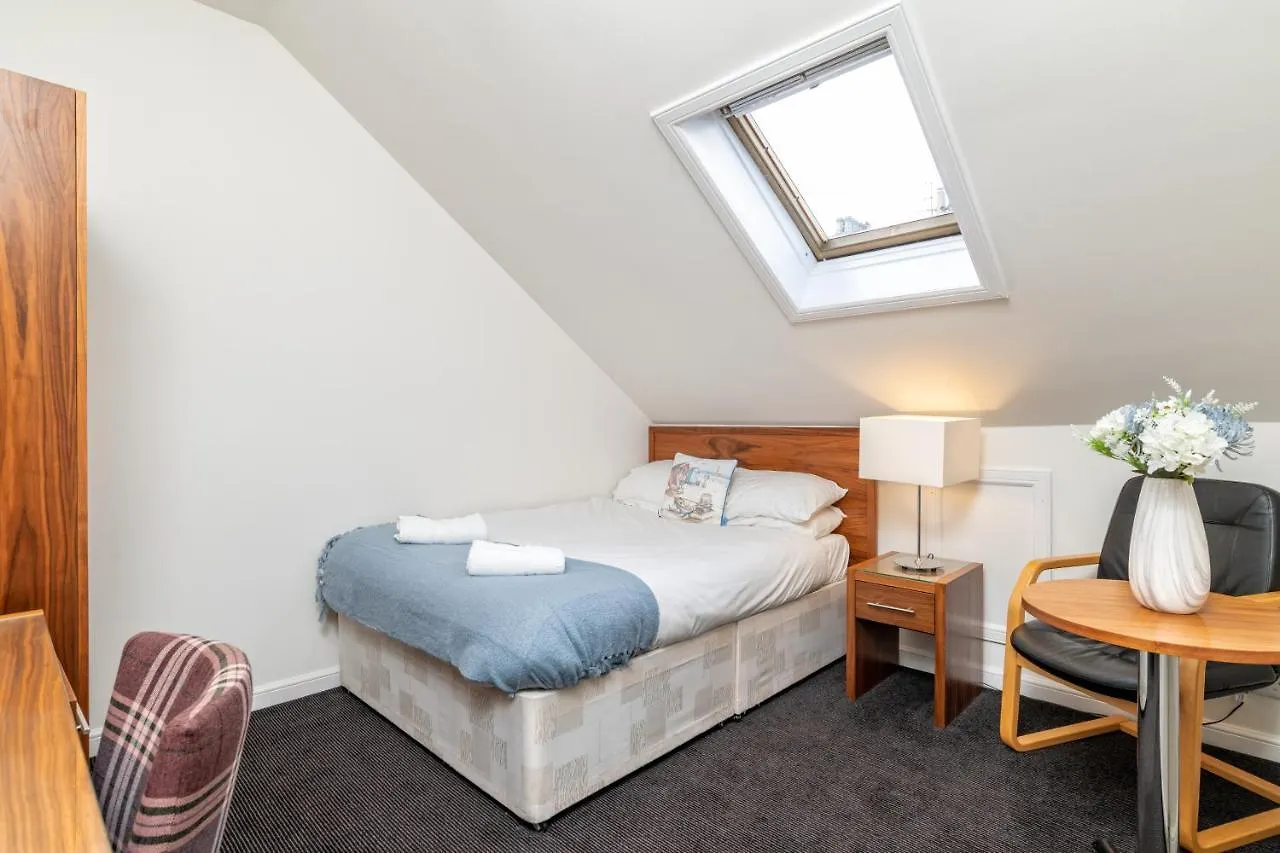 Spacious 5-Bedroom Townhouse In The West-End Aberdeen Apartmán