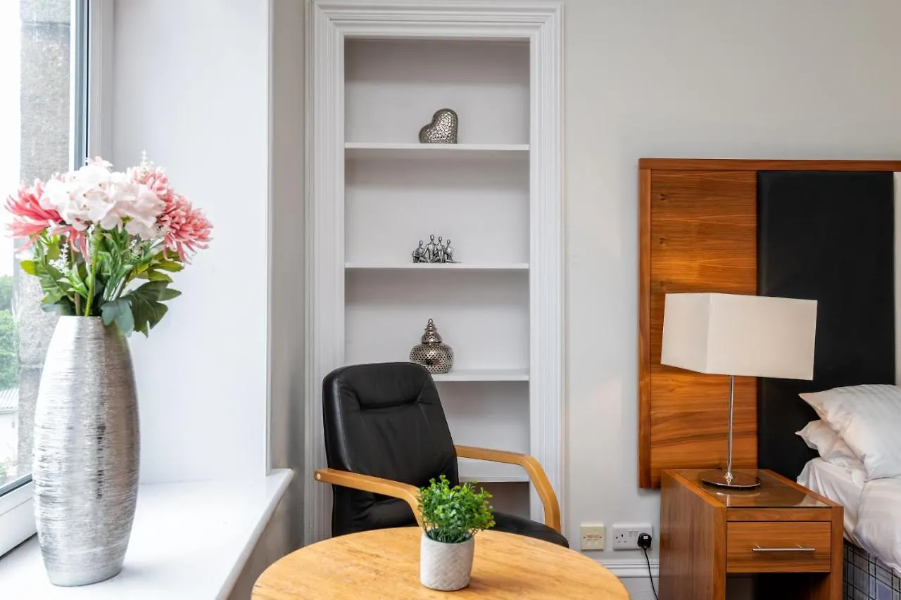 Spacious 5-Bedroom Townhouse In The West-End Aberdeen