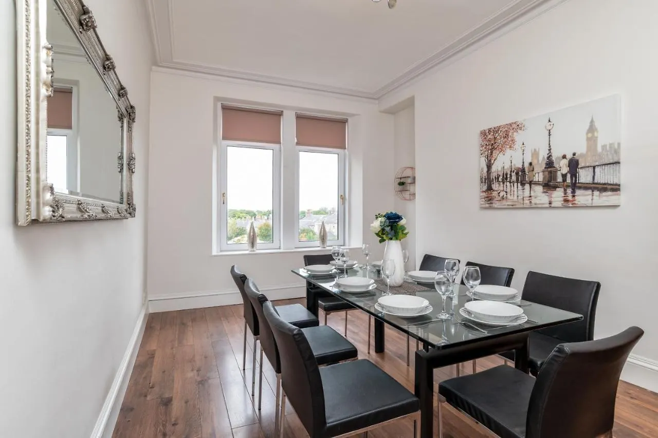 Spacious 5-Bedroom Townhouse In The West-End Aberdeen Apartmán
