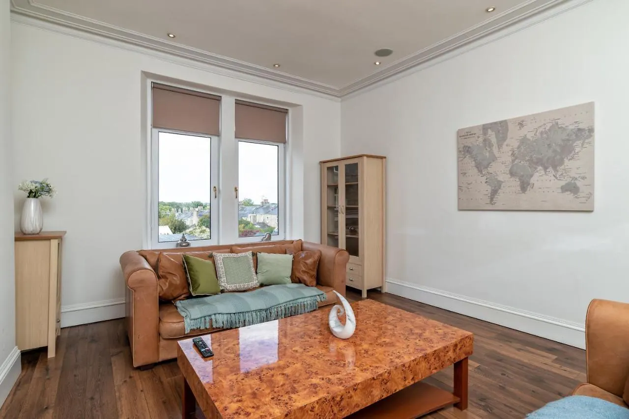 Spacious 5-Bedroom Townhouse In The West-End Aberdeen