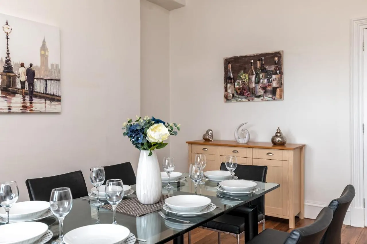 Spacious 5-Bedroom Townhouse In The West-End Aberdeen Velká Británie
